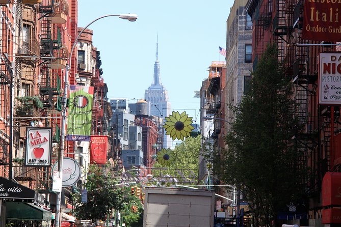 Original NYC Guided Food Tour of Chinatown and Little Italy - Chinatown start: jasmine tea, Chinese pastry, and the first sit-down