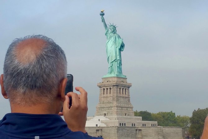 Statue of Liberty and Ellis Island Tour - Live guides: when the narration turns into real momentum