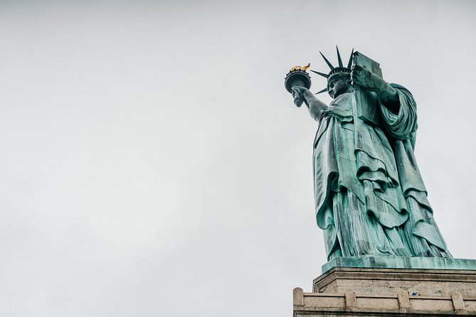 Statue of Liberty and Ellis Island Tour: All Options - Group feel: why the guide can make or break the day