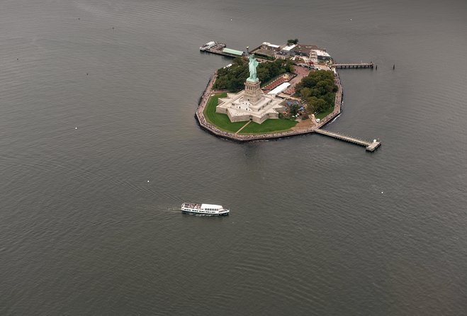 The Manhattan Helicopter Tour of New York - Entering The Downtown Manhattan Heliport (Battery Park Area)
